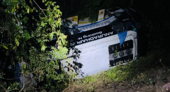 12 Injured as Bus Overturns in Puttalam